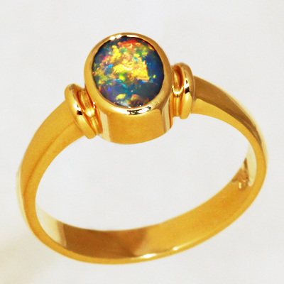 18k Yellow Gold Ring with a BLACK OPAL Golden multicolour, bright and sparkling.